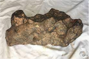 Figura 2: meteorito ferroso na Bahia com os elementos químicos exemplificados Fonte: Geologia USP- série científica